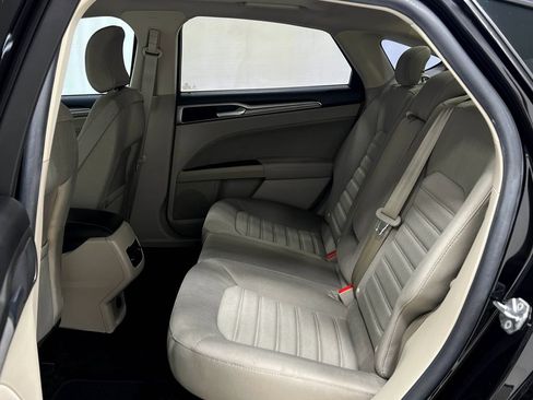Used 2019 Ford Fusion SE FWD image 32