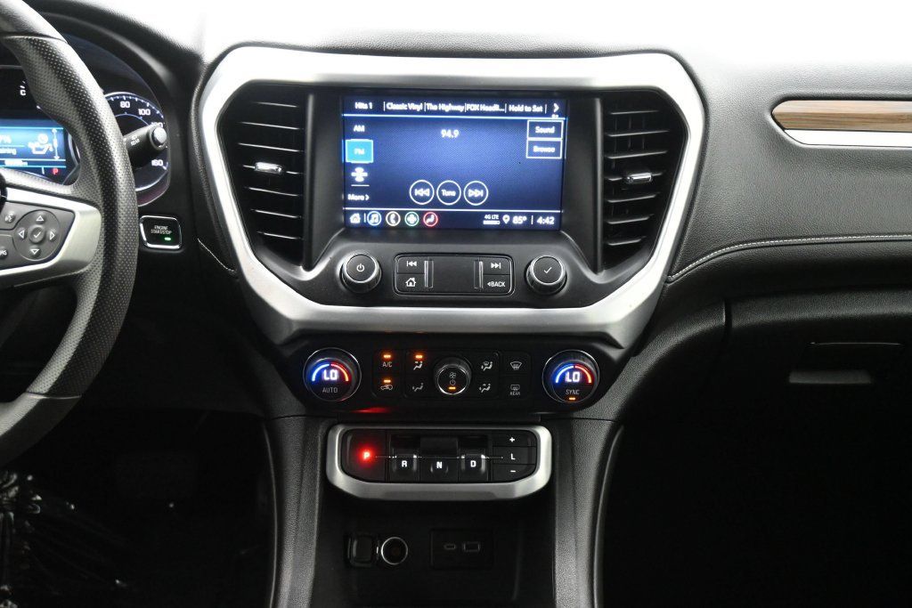 Used 2023 GMC Acadia SLE FWD image 10