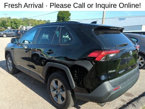 Used 2022 Toyota RAV4 XLE AWD/4WD image 3