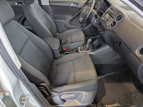 Used 2014 Volkswagen Tiguan S image 19