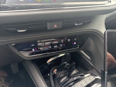 Used 2023 Buick Envision Avenir image 43