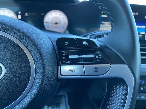 Certified 2025 Hyundai Elantra Limited image 22