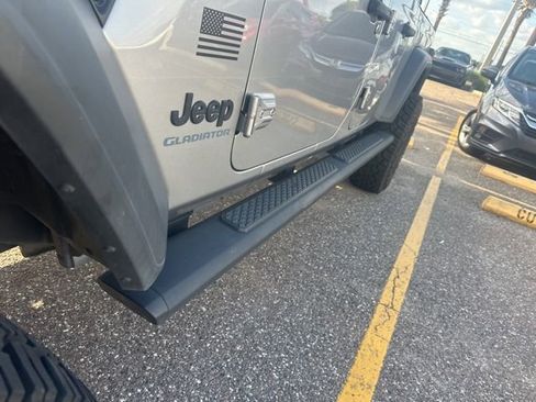 Used 2020 Jeep Gladiator Sport w/ Quick Order Package 24S image 11