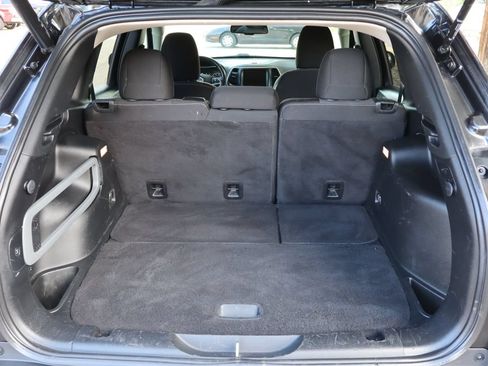 Used 2015 Jeep Cherokee Latitude w/ Comfort/Convenience Group FWD image 14