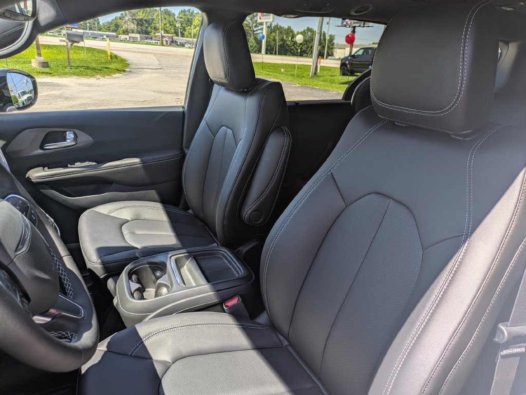 New 2027 Chrysler Pacifica Select w/ Family Tech Group FWD image 12