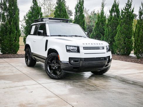 Used 2023 Land Rover Defender 90 X-Dynamic SE image 2