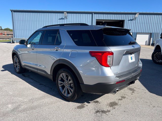 Used 2023 Ford Explorer XLT w/ Equipment Group 202A AWD/4WD image 2