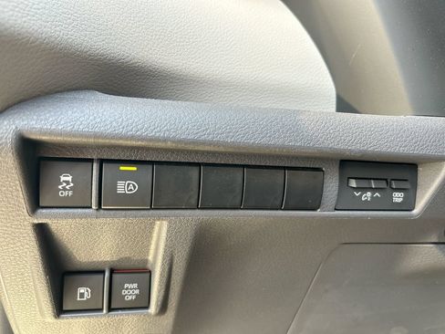 Used 2024 Toyota Sienna XLE FWD image 14