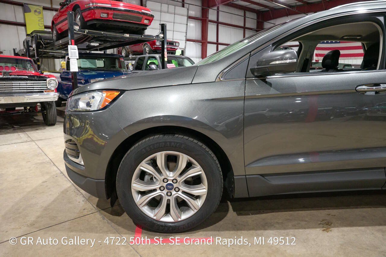 Used 2019 Ford Edge Titanium w/ Cargo Accessory Package FWD image 3