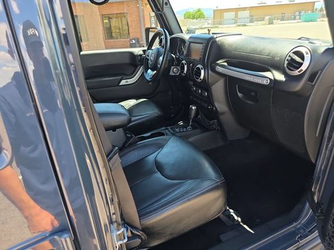 Used 2017 Jeep Wrangler Unlimited Rubicon AWD/4WD image 32