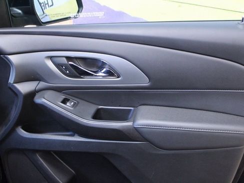 Used 2022 Chevrolet Traverse LT image 9