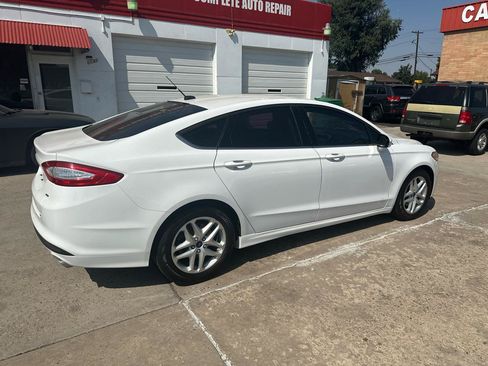 Used 2015 Ford Fusion SE FWD image 5