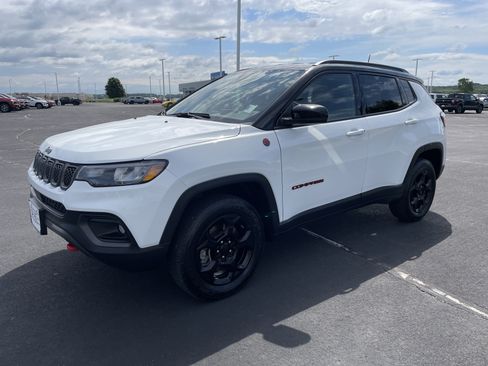 Used 2024 Jeep Compass Trailhawk AWD/4WD image 1