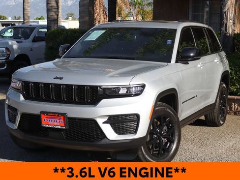 Used 2024 Jeep Grand Cherokee Altitude RWD image 3