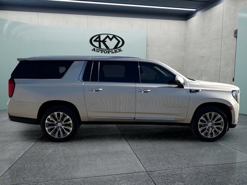 Used 2021 GMC Yukon XL Denali w/ Denali Premium Package AWD/4WD image 2