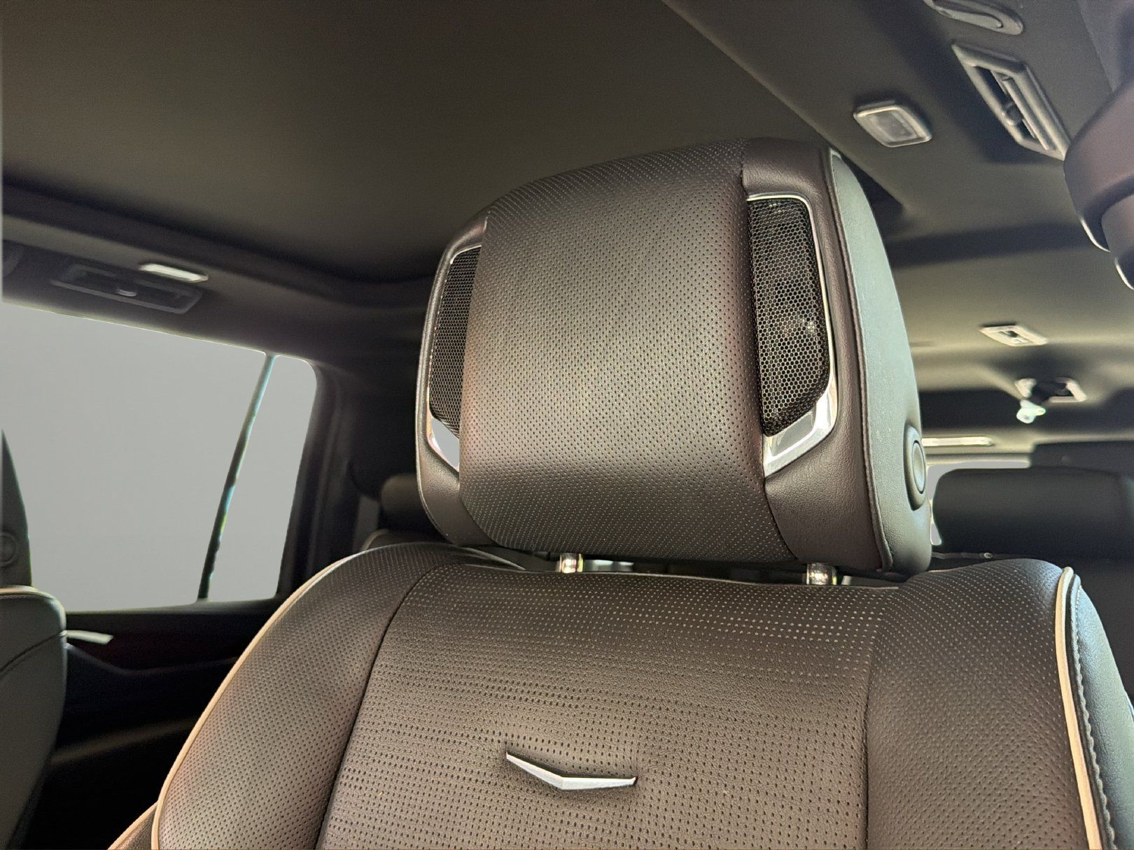 Certified 2023 Cadillac Escalade ESV Premium Luxury w/ LPO, Illumination Package AWD/4WD image 11