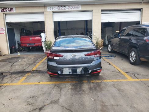 Used 2020 Hyundai Elantra SEL image 3