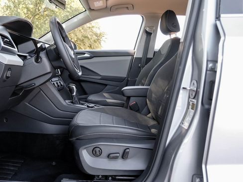 Used 2022 Volkswagen Taos SE image 44