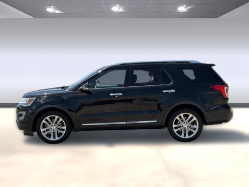 Used 2017 Ford Explorer Limited w/ Equipment Group 301A FWD image 2