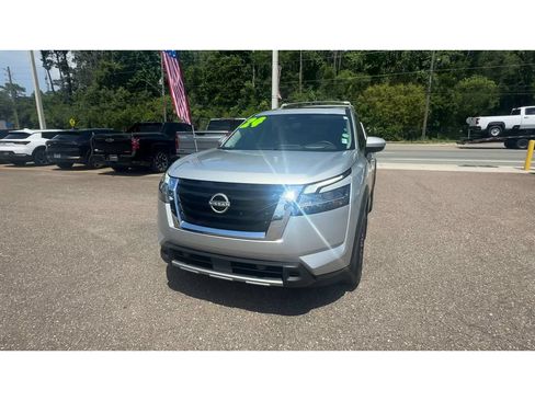 Used 2024 Nissan Pathfinder Platinum w/ Cargo Package FWD image 7