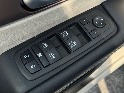 Used 2023 Chrysler Voyager LX image 15