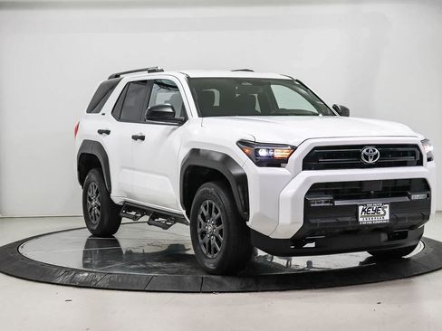 Used 2025 Toyota 4Runner SR5 RWD image 5