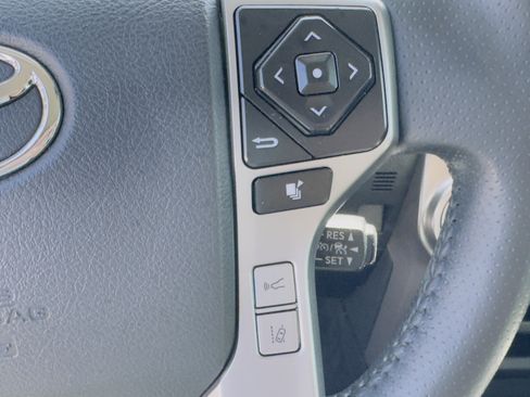 Used 2022 Toyota 4Runner SR5 Premium image 19