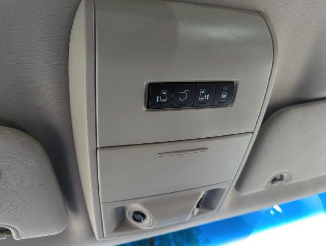 Used 2016 Chrysler Town & Country Touring w/ Driver Convenience Group FWD image 38
