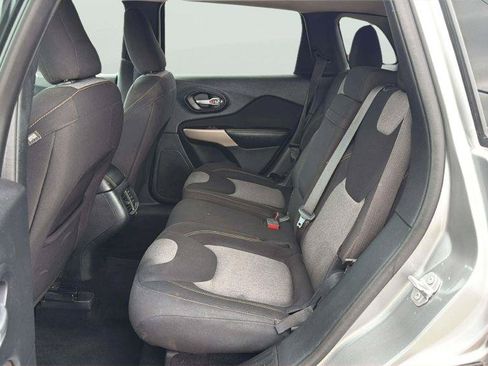 Used 2017 Jeep Cherokee Sport AWD/4WD image 19