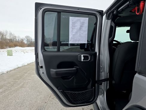 Used 2018 Jeep Wrangler Unlimited Sport S image 24