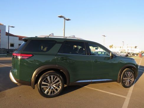 Used 2022 Nissan Pathfinder Platinum w/ Cargo Package image 13