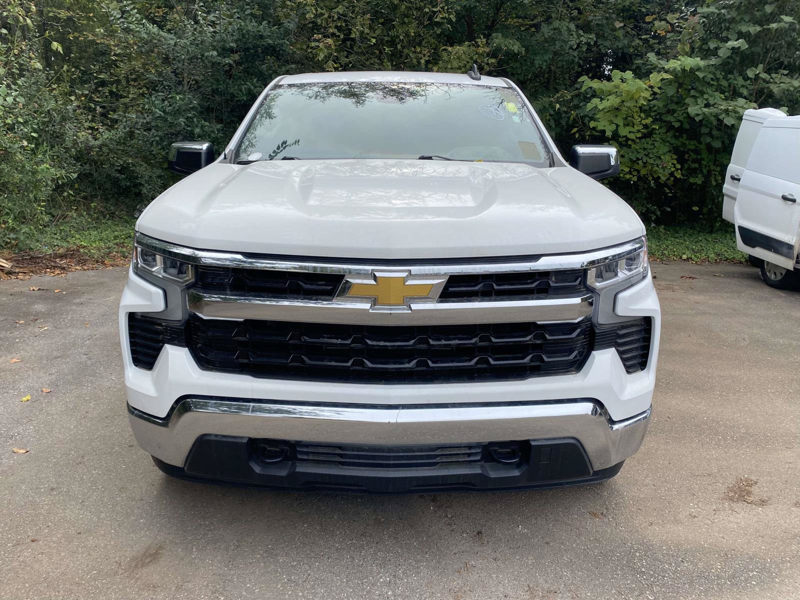 Used 2024 Chevrolet Silverado 1500 LT AWD/4WD image 2