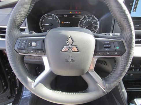 New 2025 Mitsubishi Outlander SE image 22