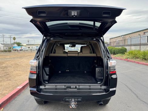 Used 2020 Toyota 4Runner SR5 Premium AWD/4WD image 17