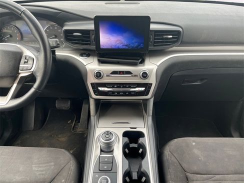 Used 2020 Ford Explorer XLT w/ Comfort Package image 10