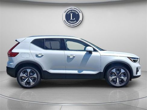 New 2025 Volvo XC40 B5 Core w/ Protection Package Premier image 8