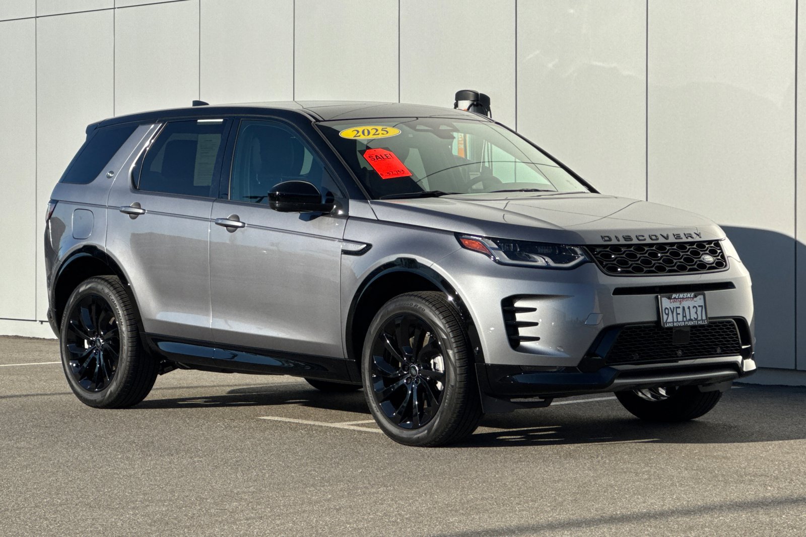 Used 2025 Land Rover Discovery Sport Dynamic SE AWD/4WD image 7