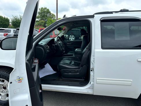 Used 2013 Chevrolet Tahoe LT image 16