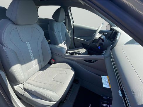 New 2026 Hyundai Elantra SE FWD image 14