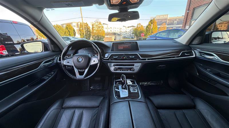 Used 2021 BMW 740i xDrive AWD/4WD image 27