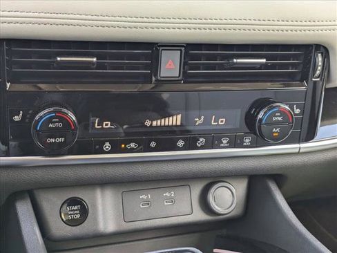 Used 2025 Nissan Rogue SL image 14