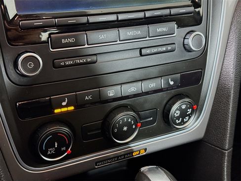 Used 2014 Volkswagen Passat 1.8T Wolfsburg Edition image 12