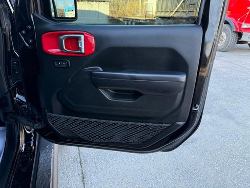 Used 2019 Jeep Wrangler Unlimited Sport S image 25