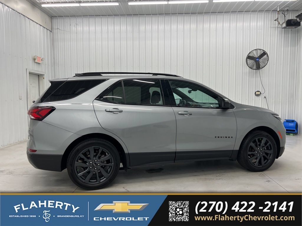 Used 2023 Chevrolet Equinox RS w/ LPO, Floor Liner Package FWD image 2