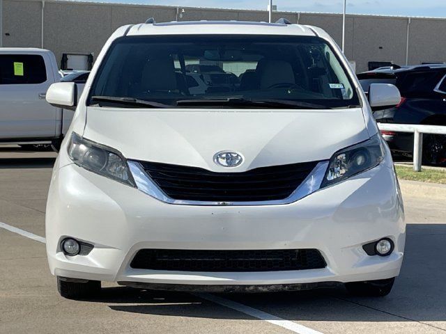 Used 2017 Toyota Sienna XLE Premium FWD image 7