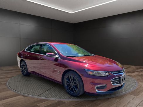 Used 2016 Chevrolet Malibu LT FWD image 2