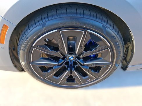Used 2026 BMW i7 xDrive60 w/ Premium Package AWD/4WD image 11