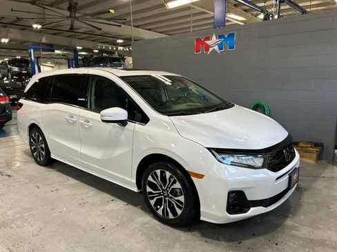 New 2026 Honda Odyssey Elite image 2