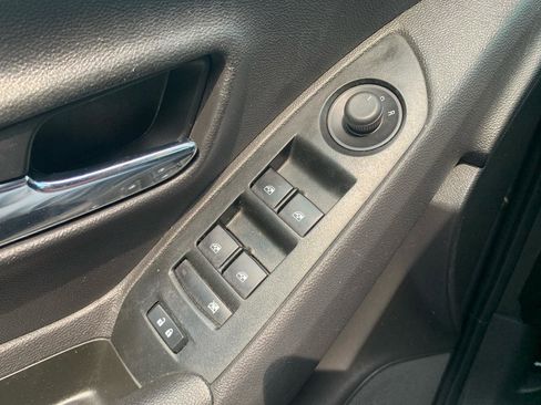 Used 2020 Chevrolet Trax LT w/ LT Convenience Package image 18