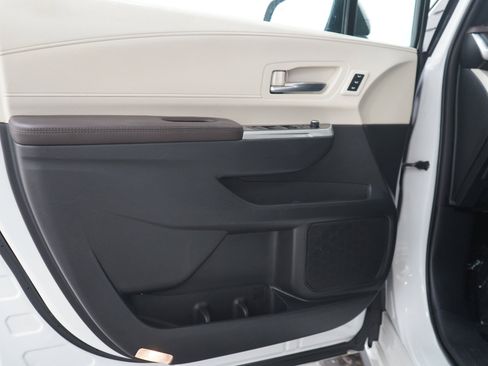 Used 2023 Toyota Sienna Platinum AWD/4WD image 22